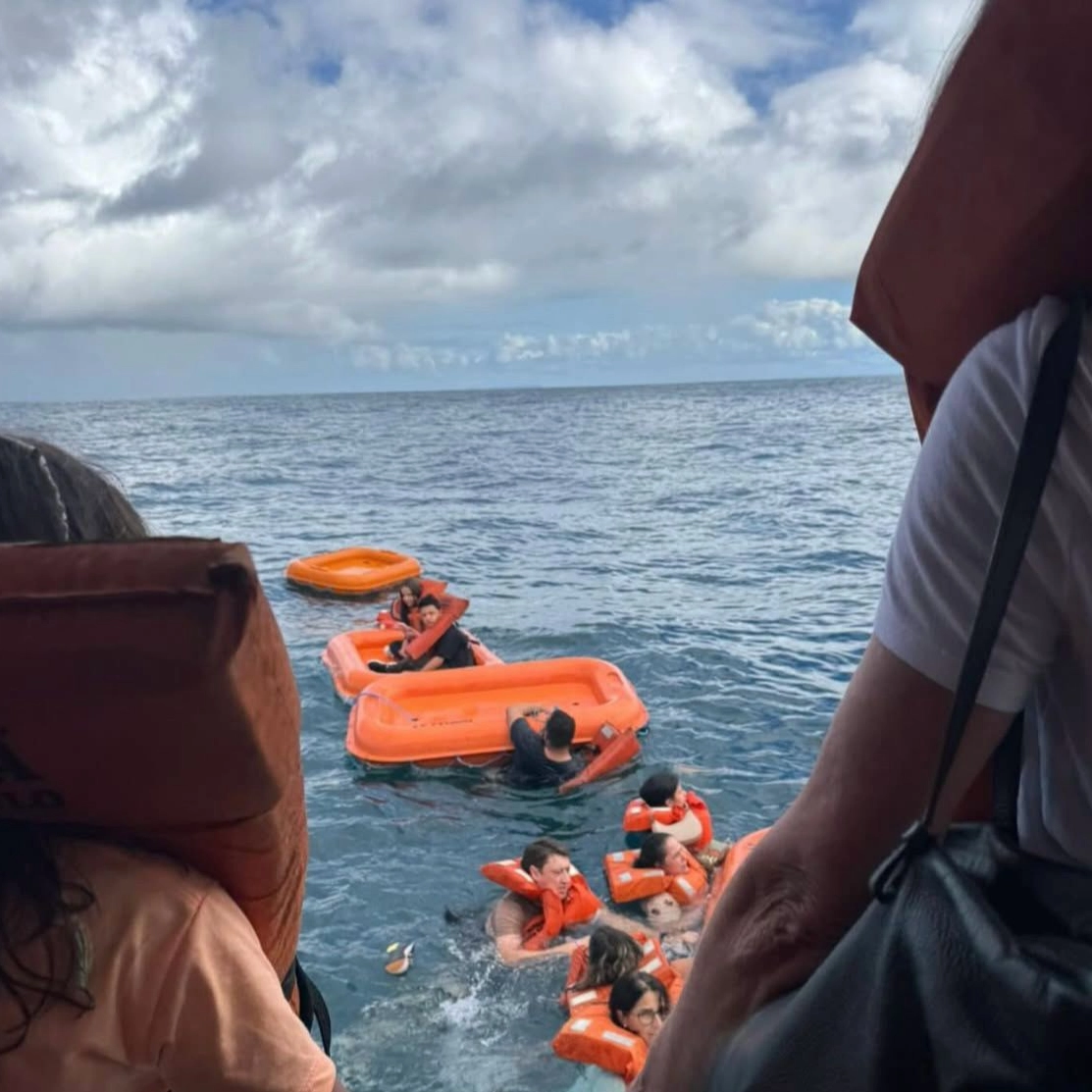 Catamarã afunda após colisão com barco em Cacha Pregos, na Ilha de Itaparica