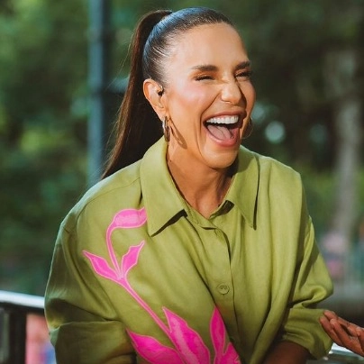 Ivete anuncia nova música com paticipação de Ludmilla