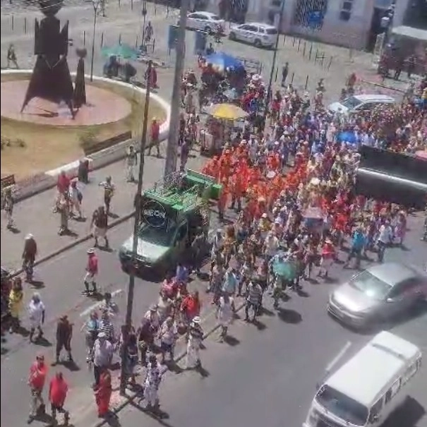 Dia da santa dos olhos; confira a passada da procissão de Santa Luzia no Comércio