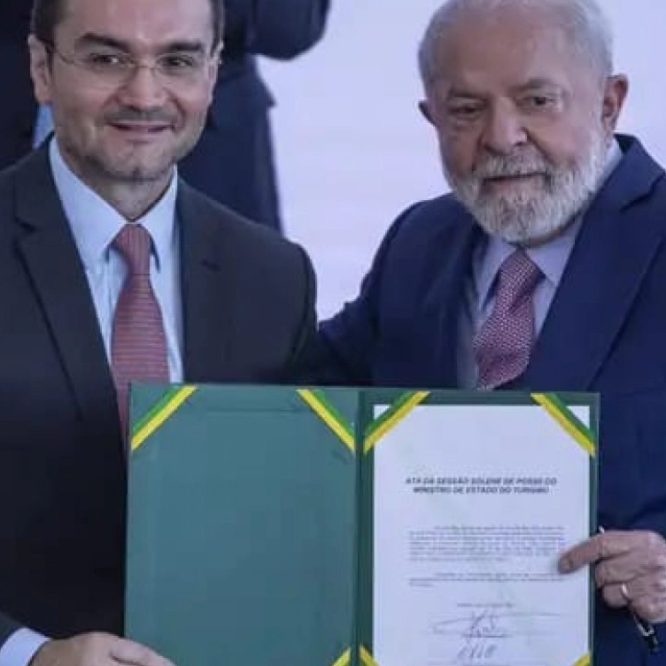 União Brasil ameaça expulsar ministro Celso Sabino se ele permanecer no governo Lula