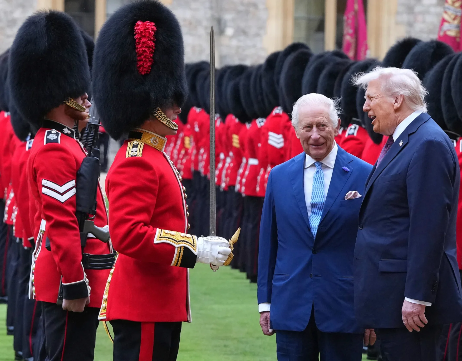 Charles III recebe Trump em cerimônia histórica no Reino Unido