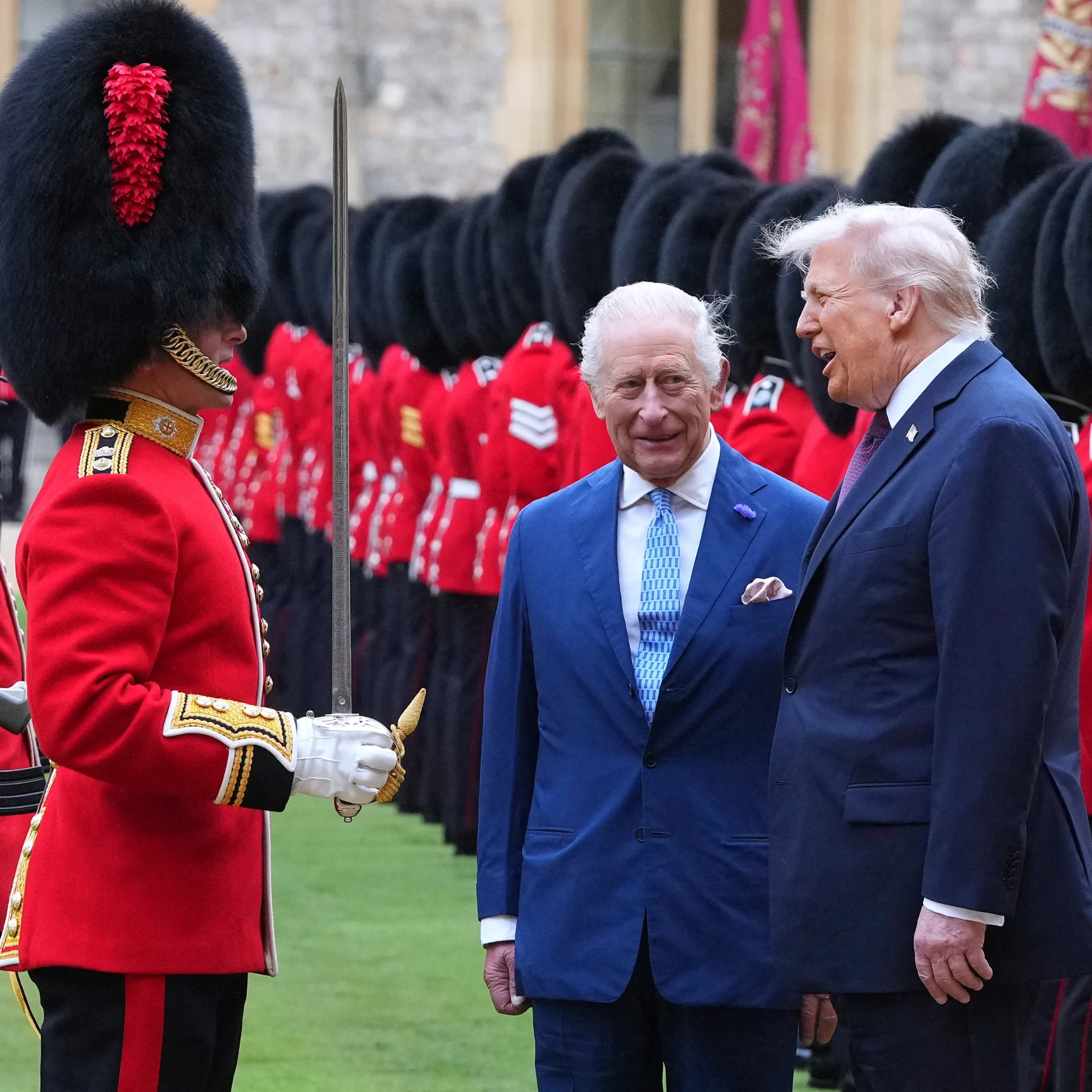 Charles III recebe Trump em cerimônia histórica no Reino Unido