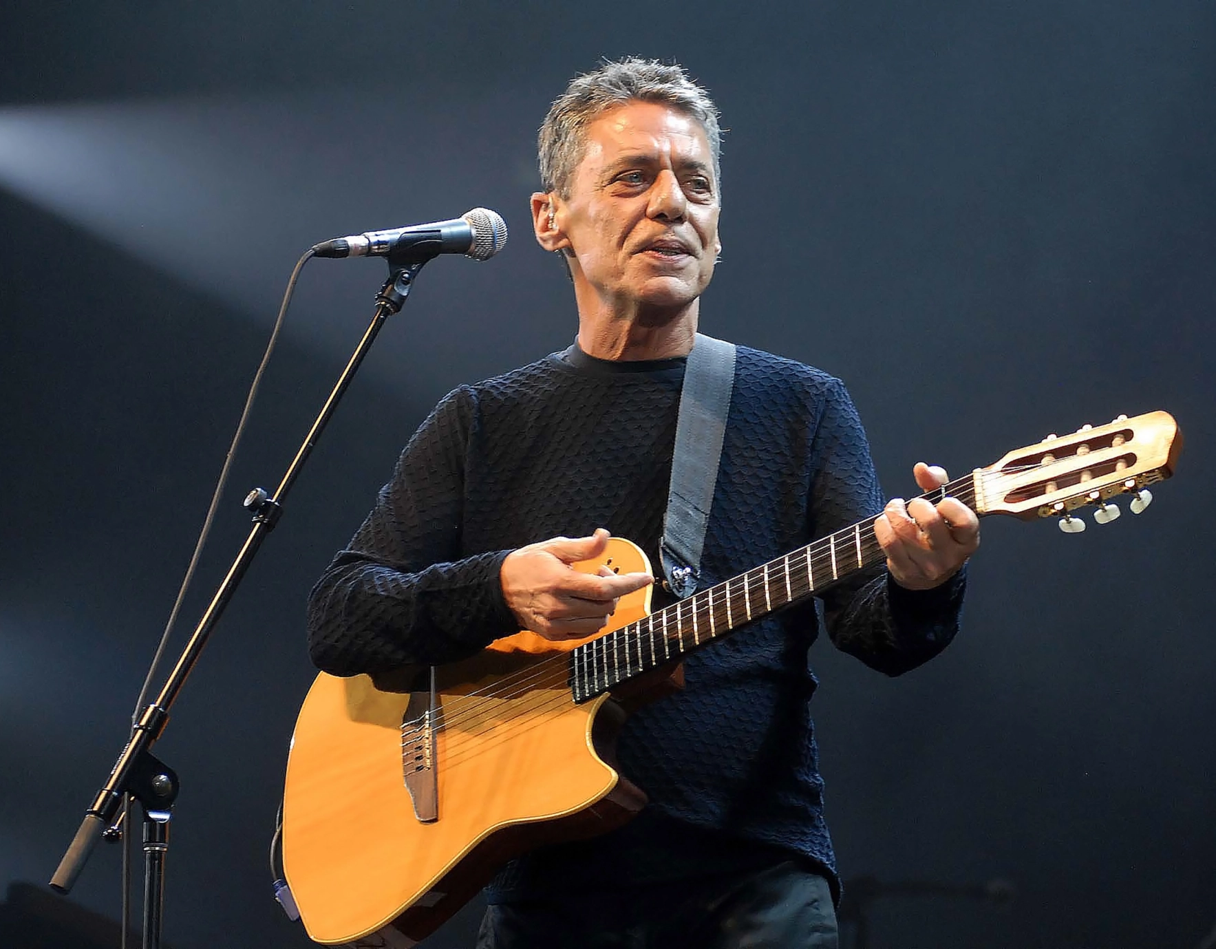 Chico Buarque processa Facebook por uso não autorizado de música em vídeo com IA