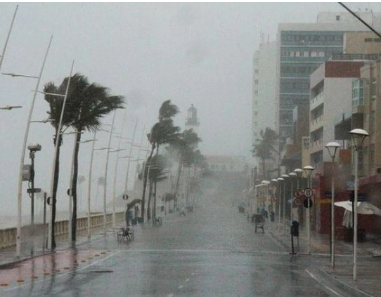 Ventos fortes atingem Salvador e litoral entra em alerta