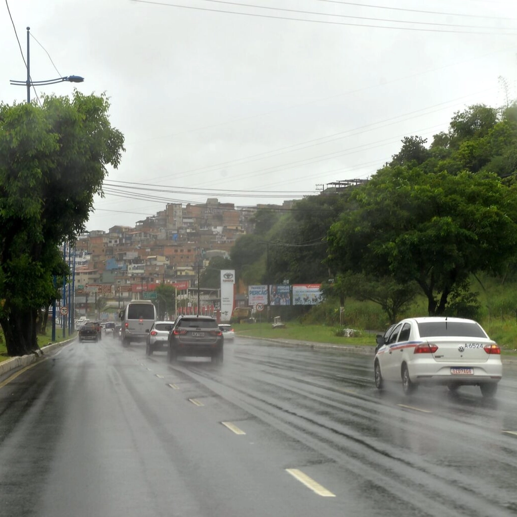 Salvador enfrenta mais um dia de chuvas intensas