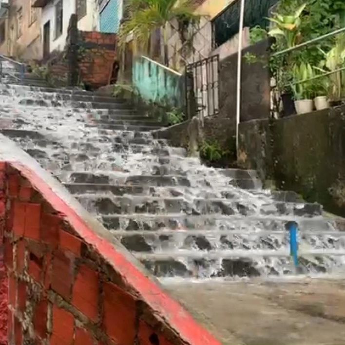 Chuva provoca alagamentos em alguns pontos de Salvador e trânsito fica prejudicado