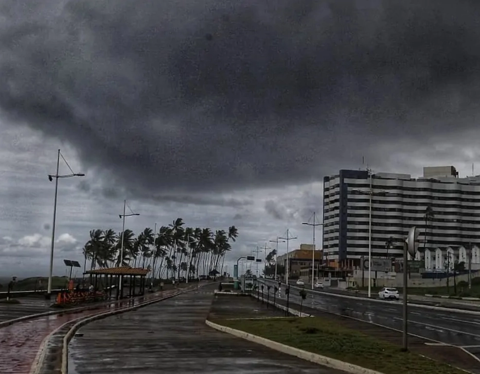 Chuvas e ventos fortes vão atingir diversas cidades na Bahia; veja quais