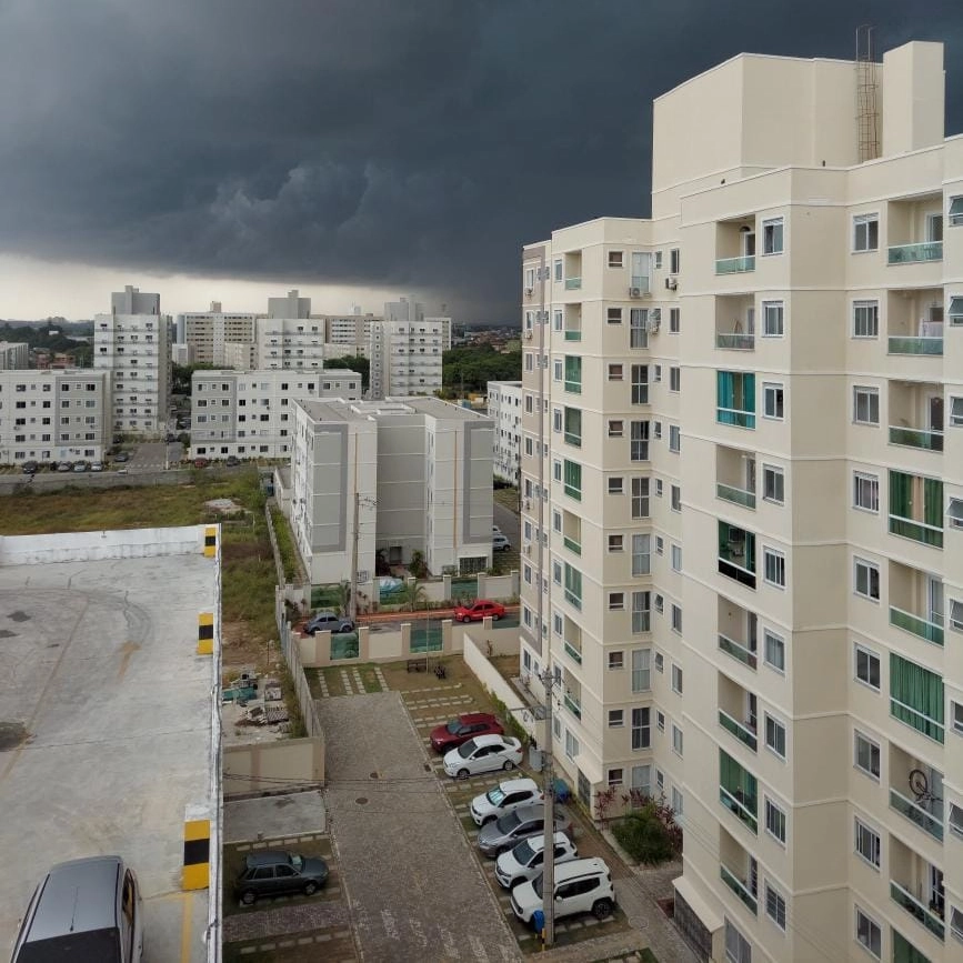 Inmet emite alerta de perigo e Salvador amanhece debaixo d'água