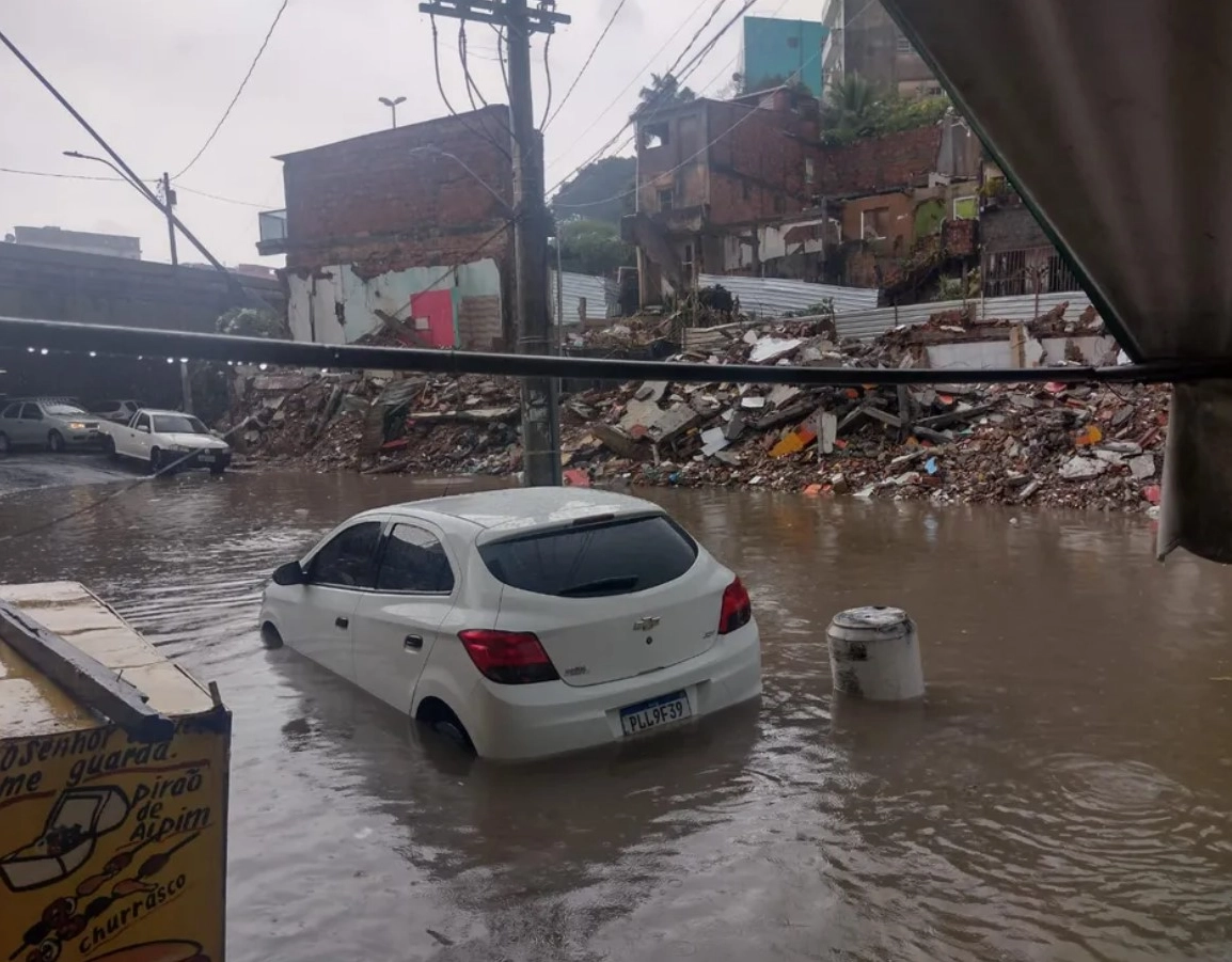 Codesal registra mais de 400 ocorrências nesta terça-feira por causa das chuvas em Salvador