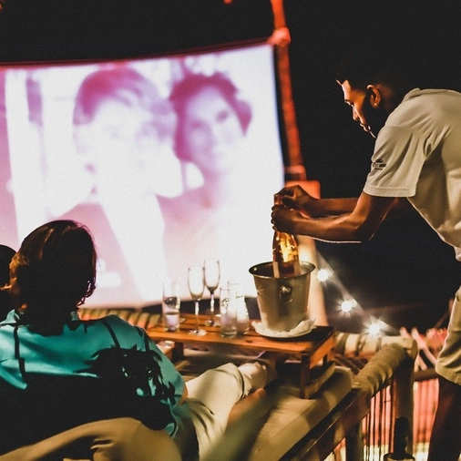 Bar exibe “Uma Linda Mulher” em sessão ao ar livre no Rio Vermelho