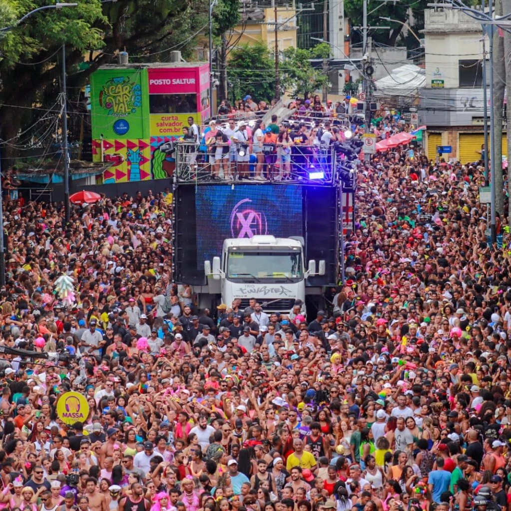 R$ 2 milhões para Léo Santana e R$ 520 mil para "Oh Polêmico": veja quanto a Prefeitura de Salvador vai pagar por shows no Carnaval