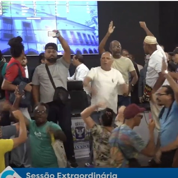 Briga, invasão e agressões a vereadores: sessão na Câmara de Salvador termina em tumulto; vídeo