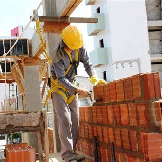 Empresa de construção civil oferece 200 vagas de emprego em Salvador