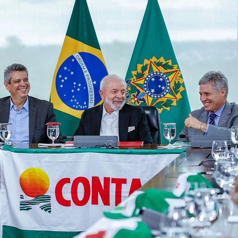 Escândalo no INSS: entidade suspeita de desviar R$ 2 bilhões tem influência no Congresso