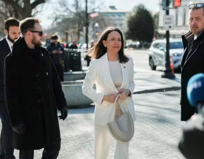 María Corina Machado chega à Casa Branca para reunião com Donald Trump
