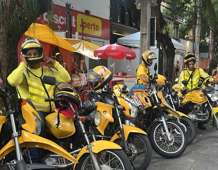 Mototaxistas reclamam de clandestinos no Carnaval: 'Não respeitam as pessoas'