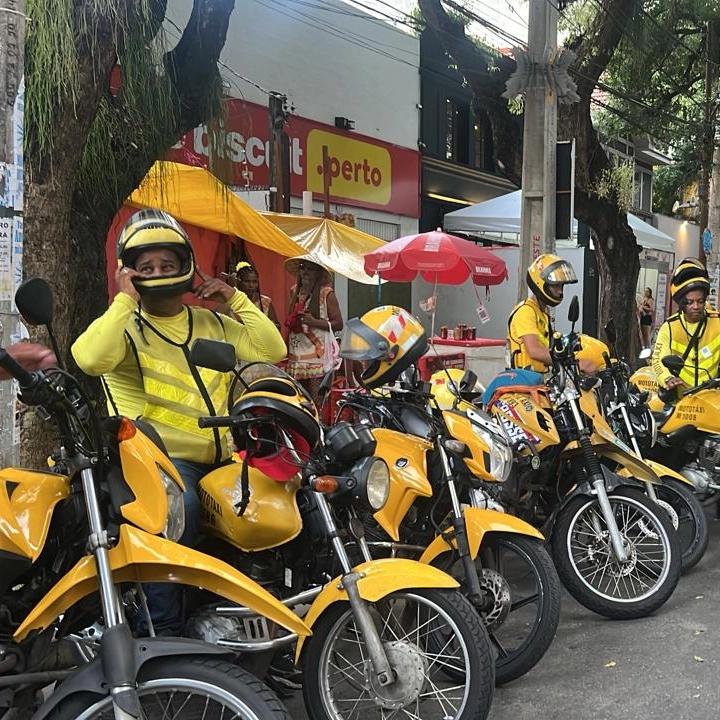 Mototaxistas reclamam de clandestinos no Carnaval: 'Não respeitam as pessoas'