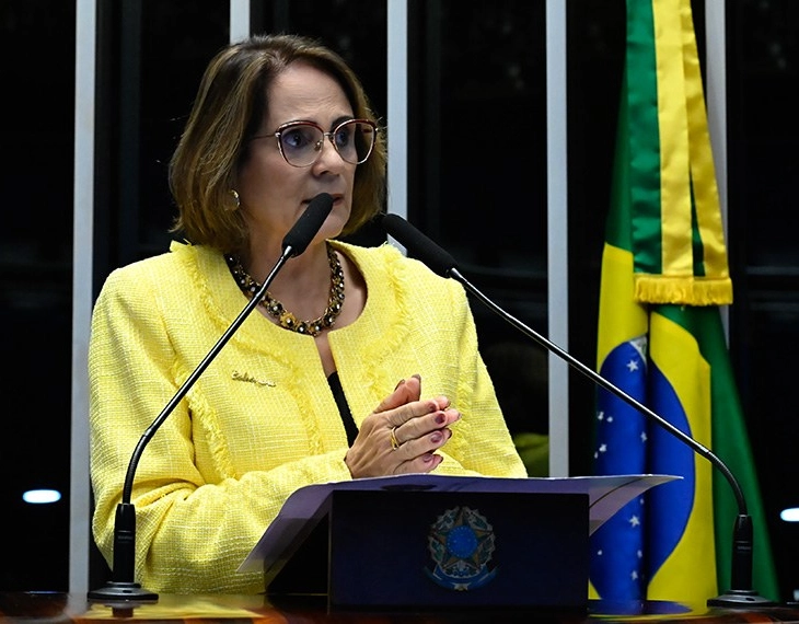 Damares Alves defende anistia a Jair Bolsonaro e cita condições da Papuda