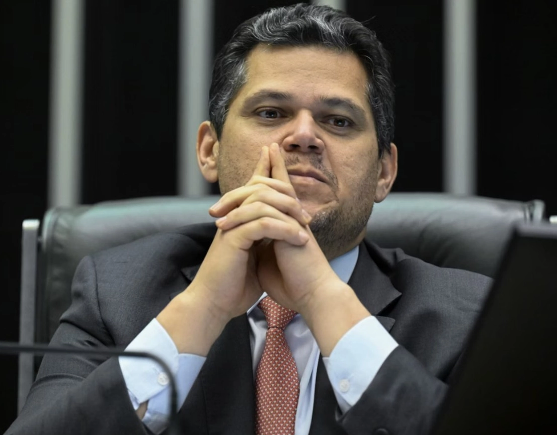 Davi Alcolumbre cancela sabatina de Messias para o STF