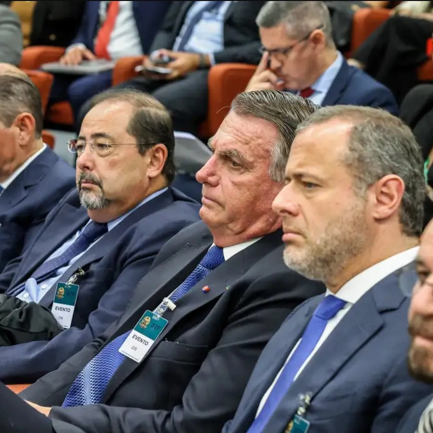 Defesas de Bolsonaro e de outros réus contestam execução das penas