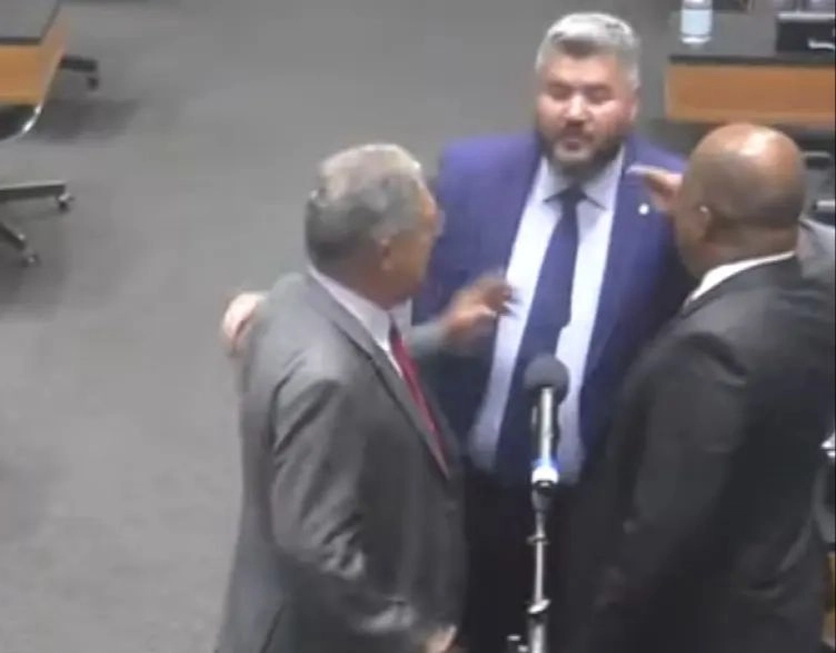 Segundo turno Camaçari deixa ânimos a flor da pele e deputados discutem na ALBA; assista