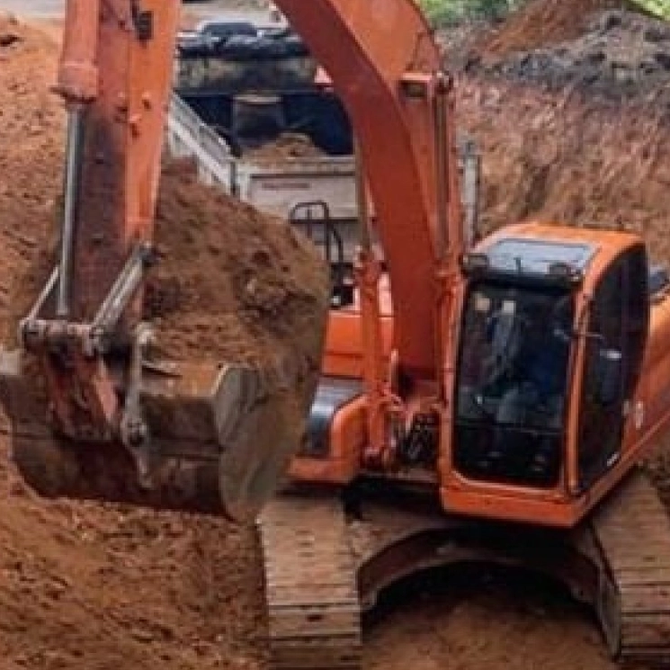 Estrada do Derba segue há 12 dias com trecho interditado, após formação de cratera