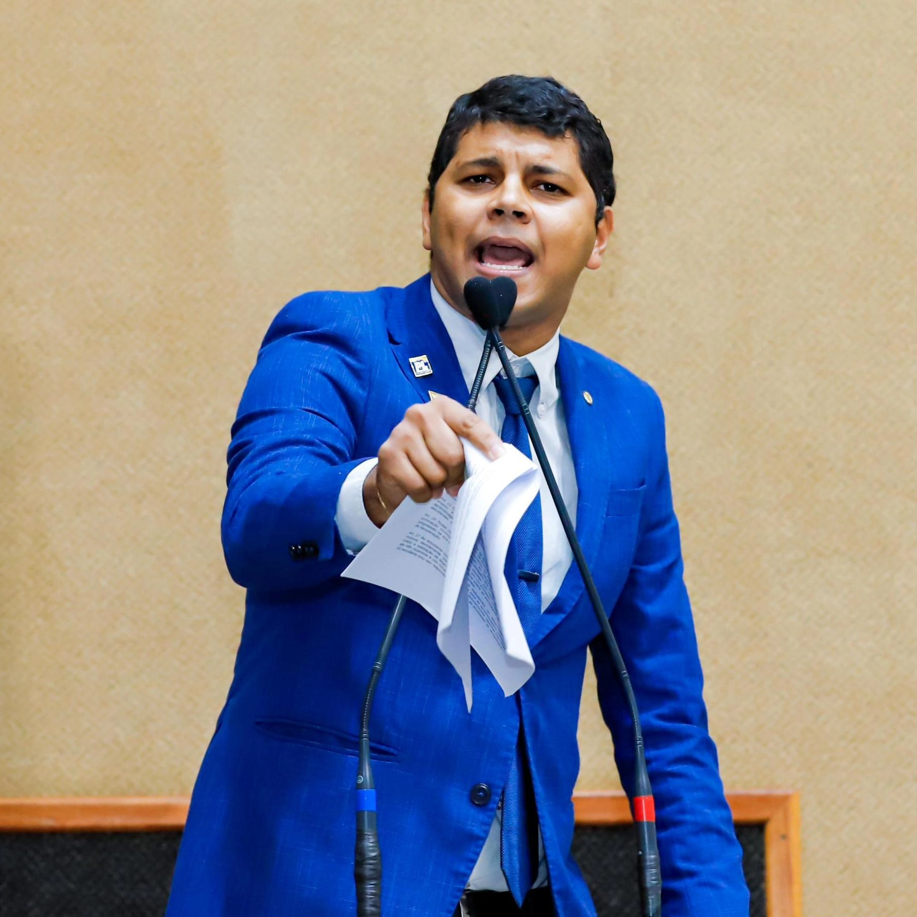 Bolsonarista, deputado baiano Diego Castro é convidado para representar a Bahia na posse de Trump