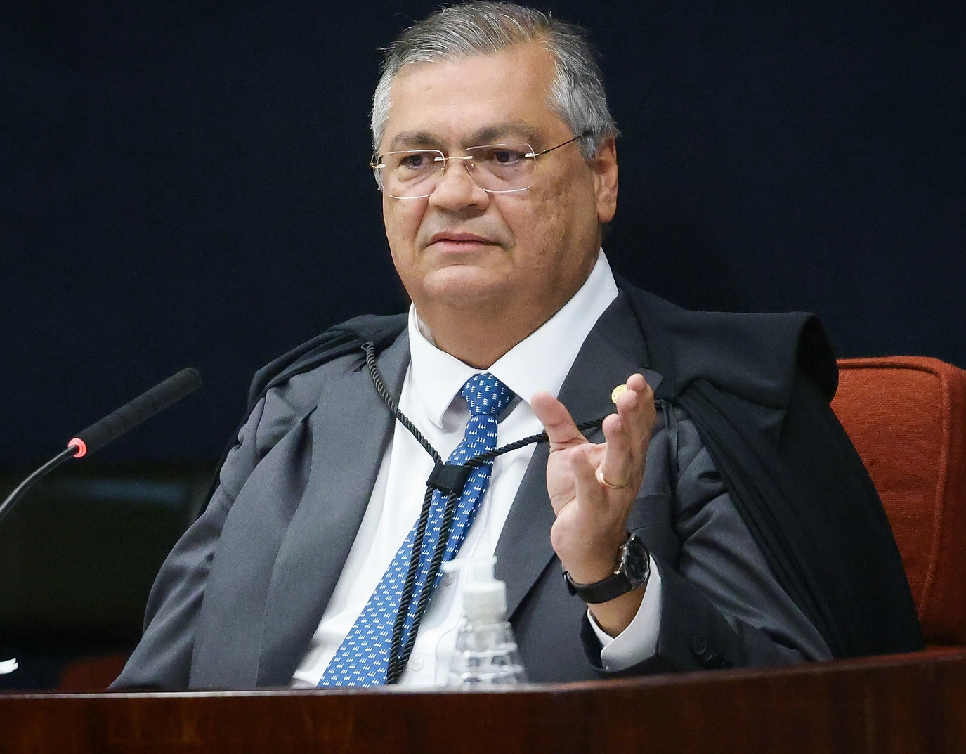 Flávio Dino acompanha Moraes e vota por condenar Bolsonaro no STF por tentativa de golpe