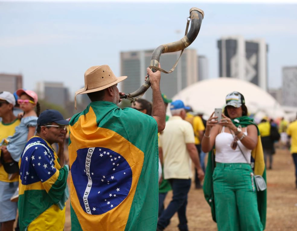 Direita lidera identificação política entre brasileiros, indica Datafolha