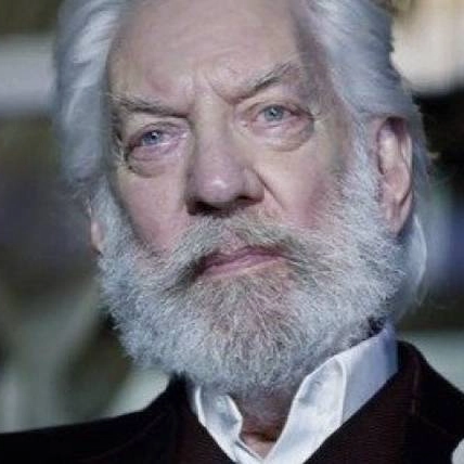 Morre Donald Sutherland, o 'Snow' de Jogos Vorazes, aos 88 anos