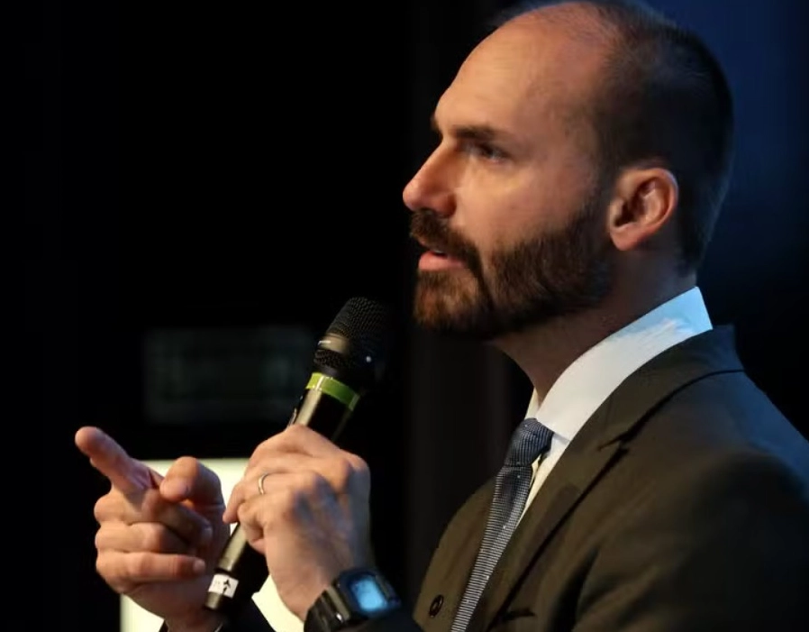 PF informa que Eduardo Bolsonaro ignorou intimações sobre inquérito no STF