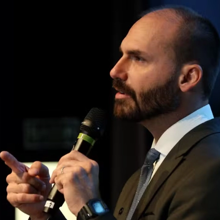 PF informa que Eduardo Bolsonaro ignorou intimações sobre inquérito no STF