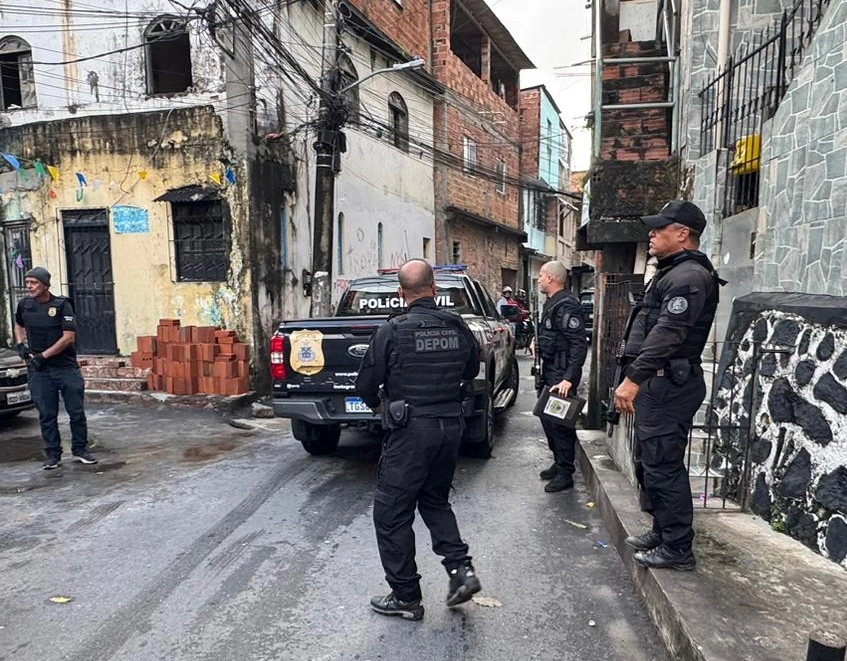 Polícia faz megaoperação para tentar frear crimes violentos na Bahia, líder nacional em assassinatos