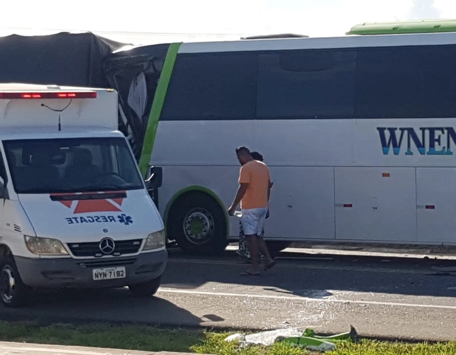 Acidente entre ônibus e carreta na BR-116: feridos são liberados e seguem viagem