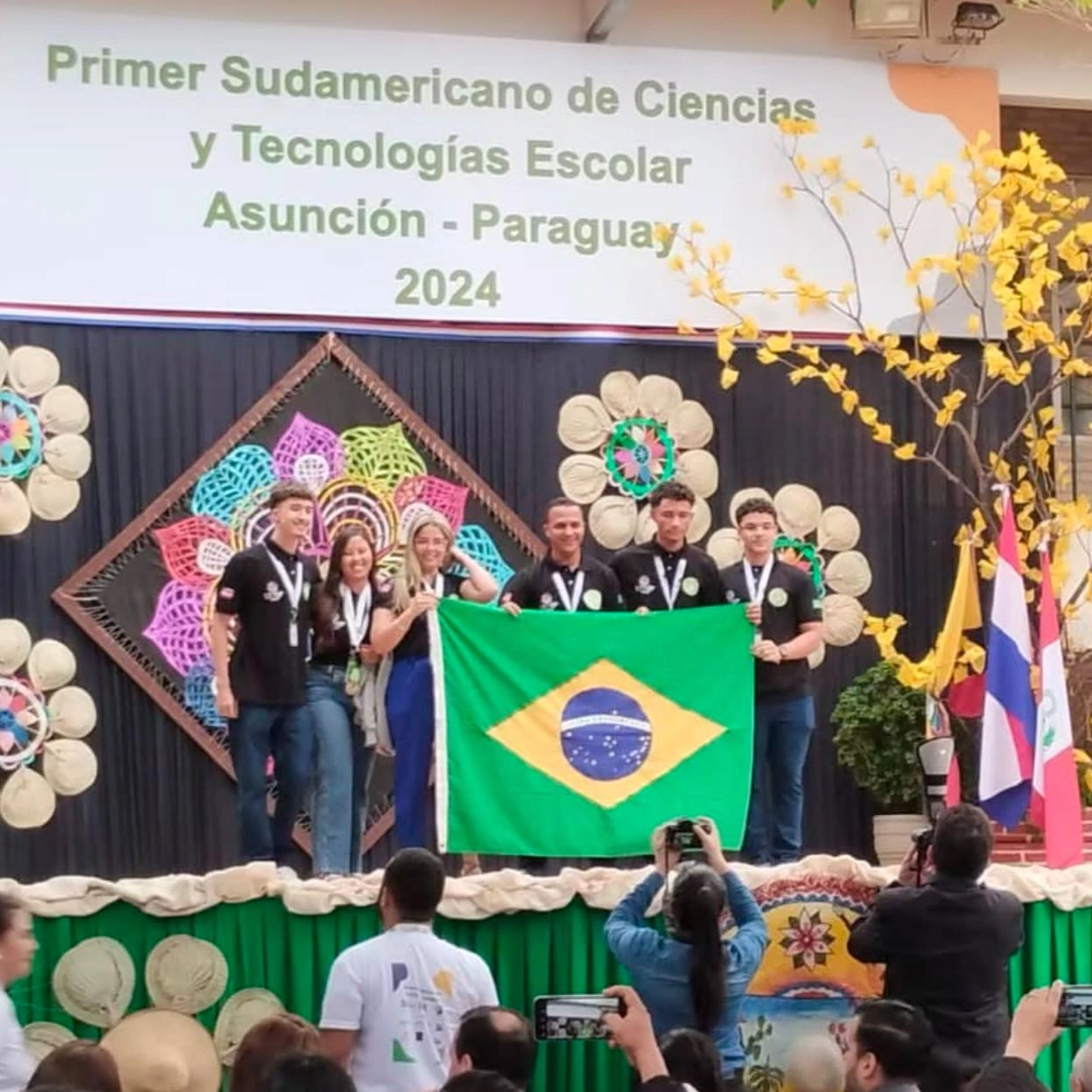 Estudantes baianos levam projeto de sacola sustentável para encontro internacional na Colômbia