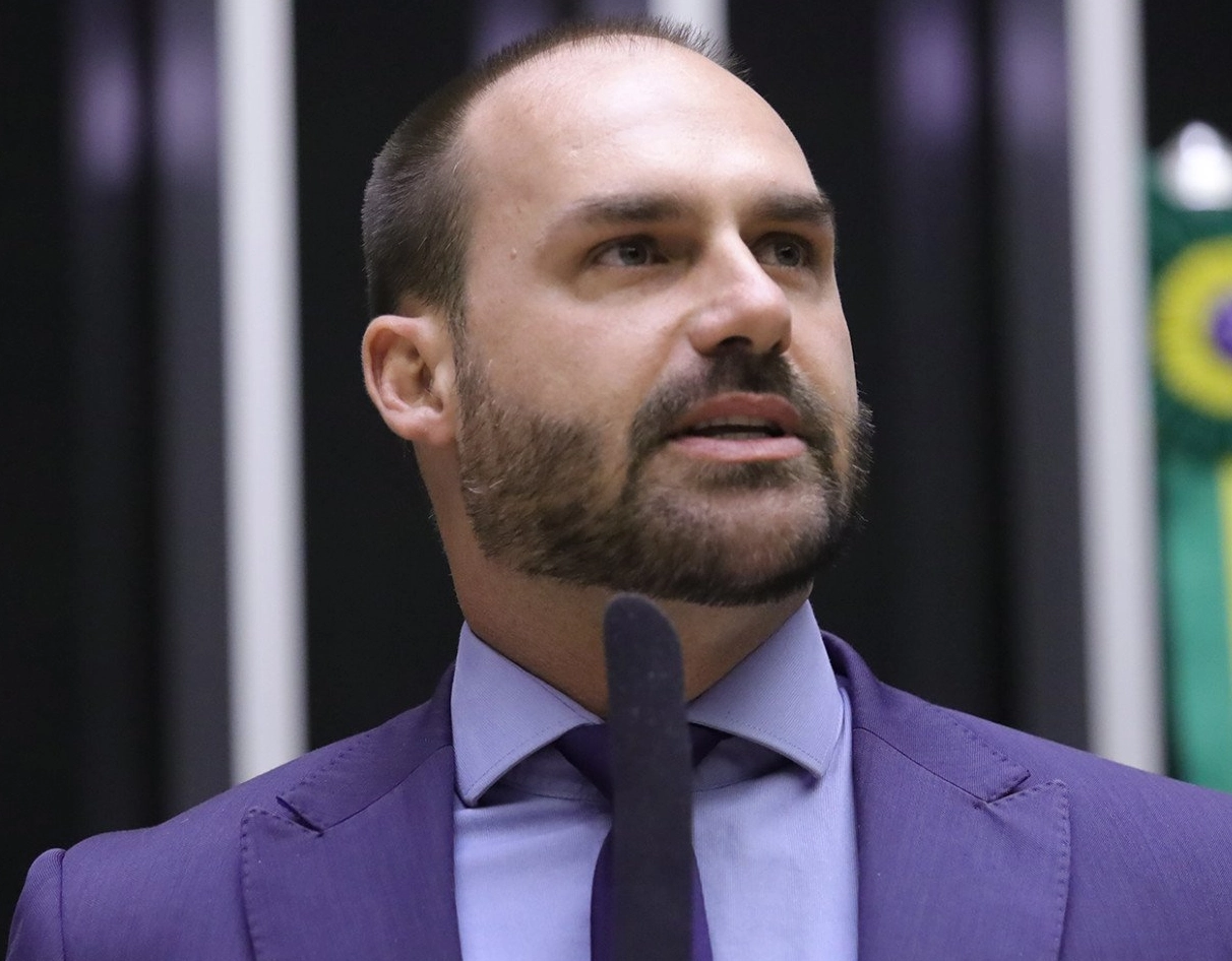 Eduardo: 'Sou, na impossibilidade de Jair Bolsonaro, candidato a presidente'