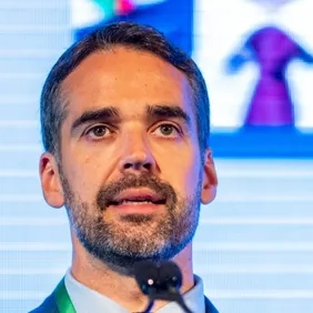 Eduardo Leite oficializa pré-candidatura à Presidência pelo PSD