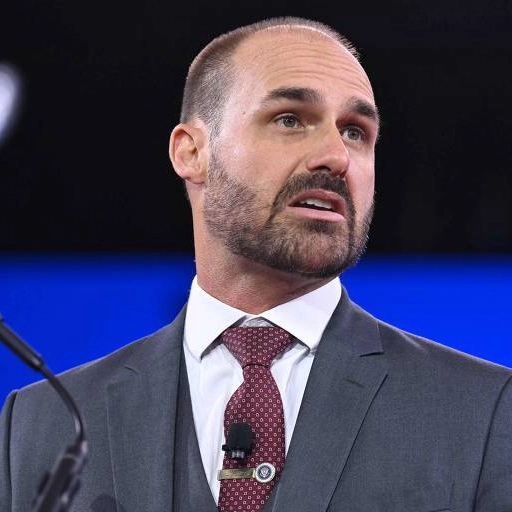 STF notifica Eduardo Bolsonaro sobre denúncia da PGR; deputado pode ser julgado à revelia