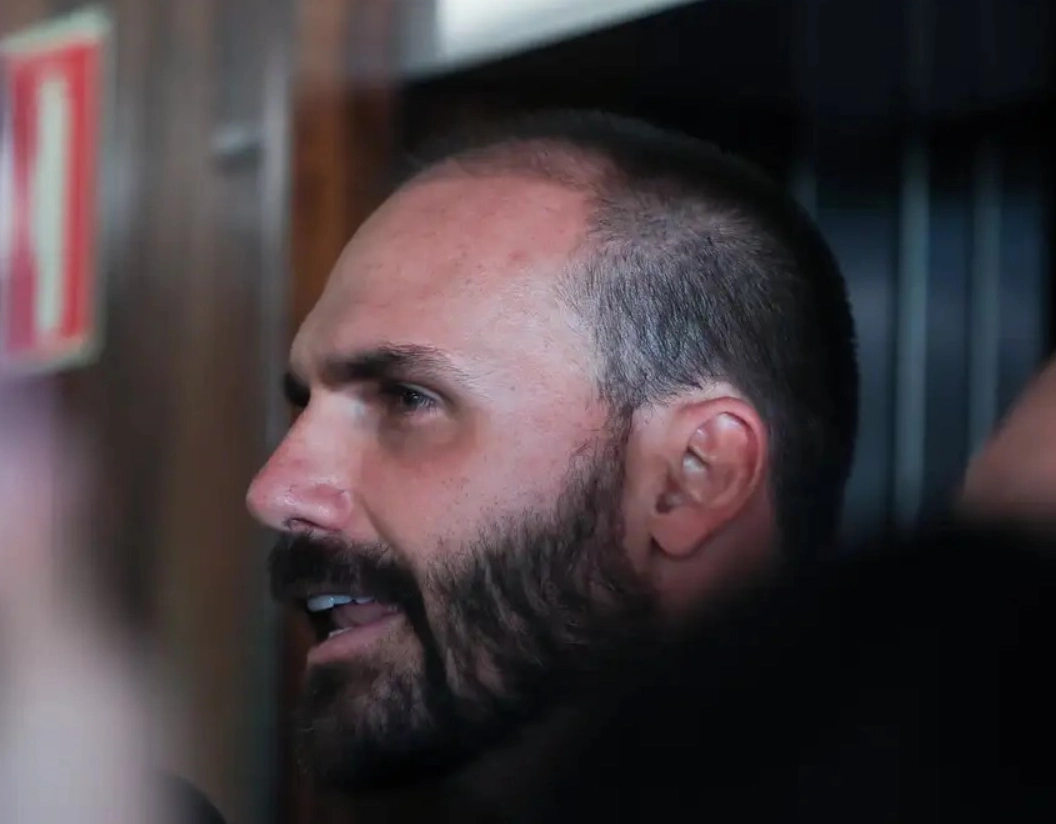 Relator decide arquivar ação contra Eduardo Bolsonaro no Conselho de Ética da Câmara