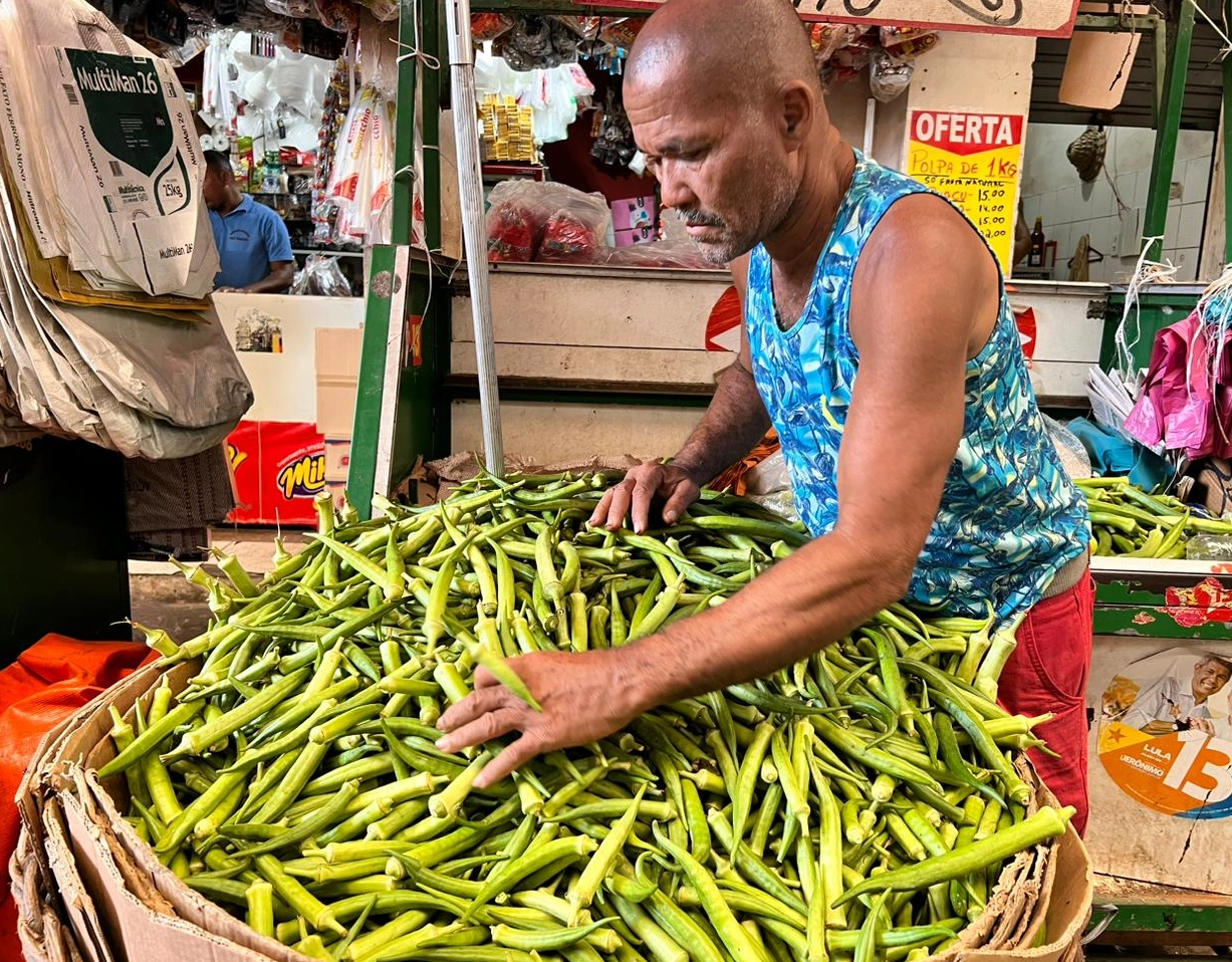 Dia de Cosme e Damião: atrasados buscam, de última hora,  ingredientes para caruru