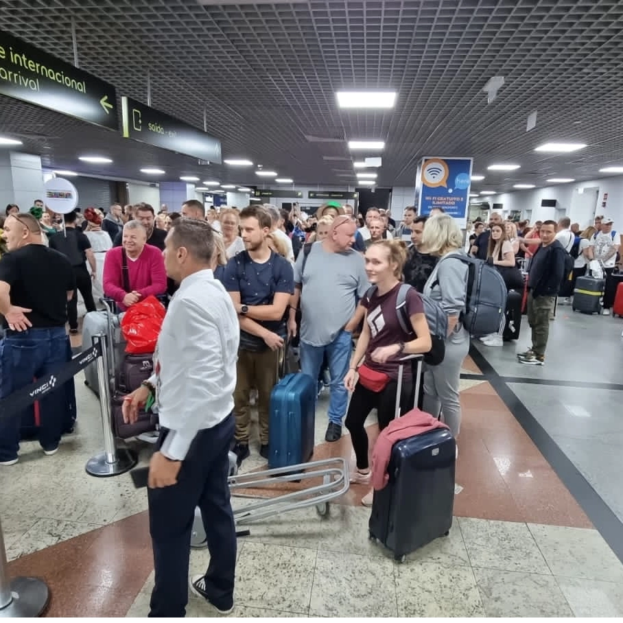 Turistas poloneses chegam à Bahia em voo inédito direto de Varsóvia