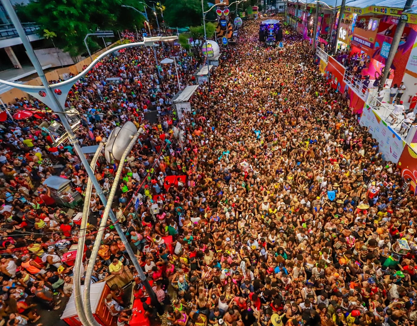 Salvador terá Inteligência Artificial e número de WhatsApp para ajudar foliões no Carnaval