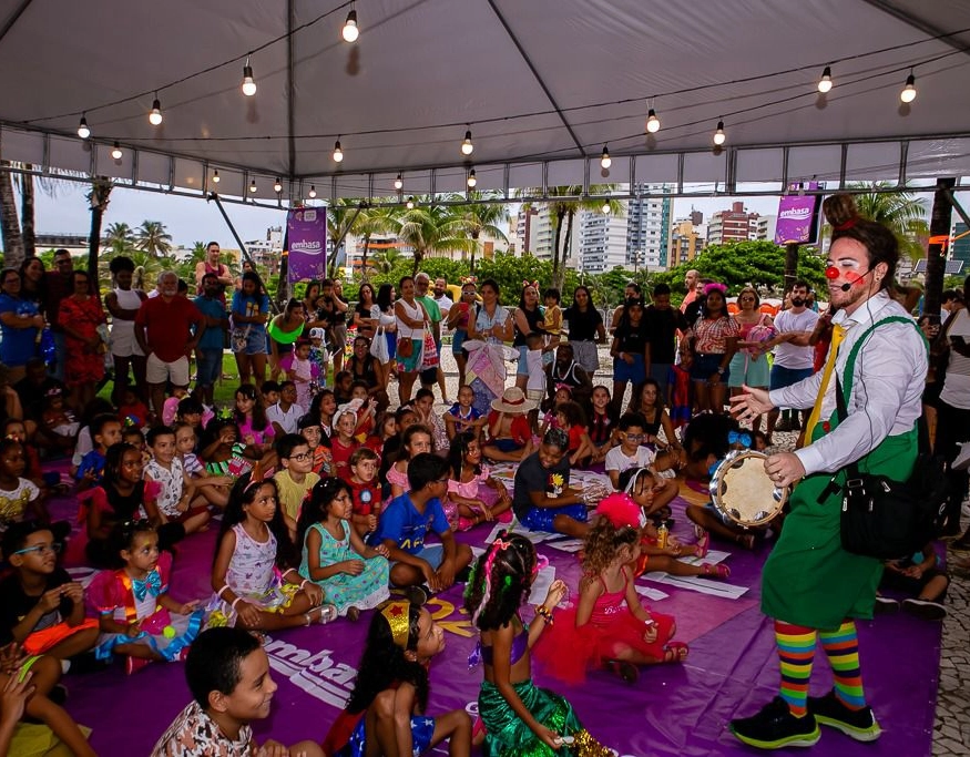 Fora do circuito: Banda Erê Ilê Ayê realiza folia para criançada