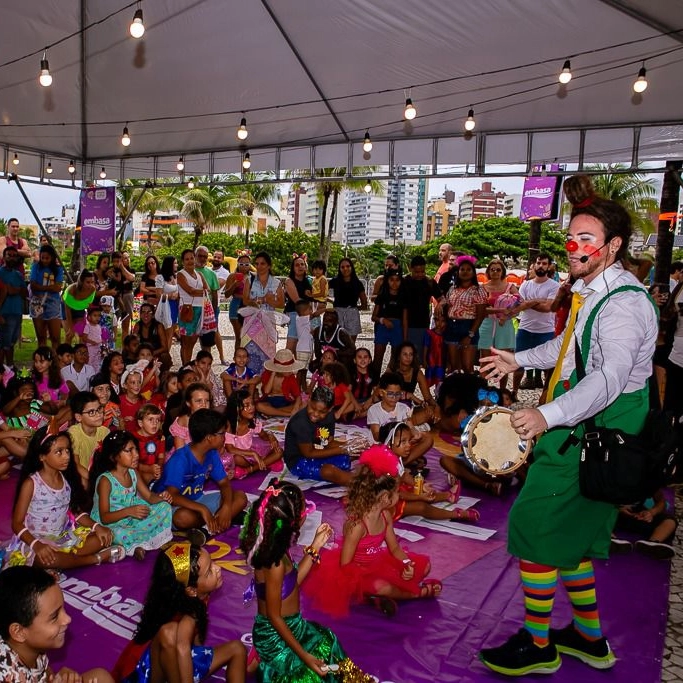 Fora do circuito: Banda Erê Ilê Ayê realiza folia para criançada