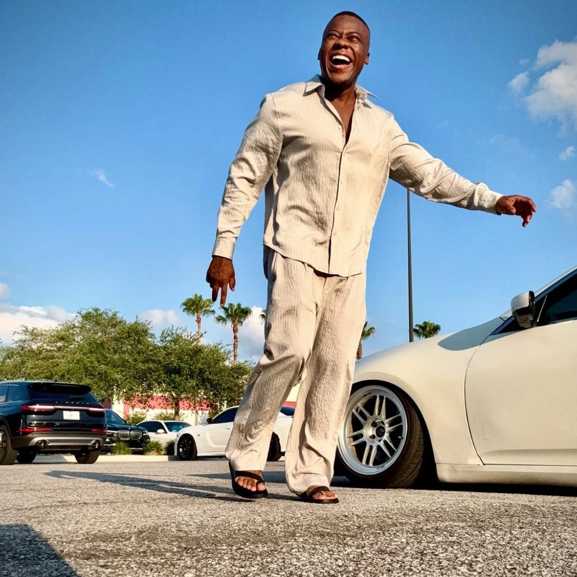 ‘Achou que eu fosse motorista': Escandurras relata caso de racismo