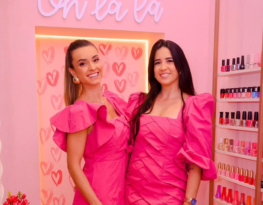 Kaili Fernandez e Nathália Garrido celebram primeiro ano da Oh La La Esmalteria no Mundo Plaza