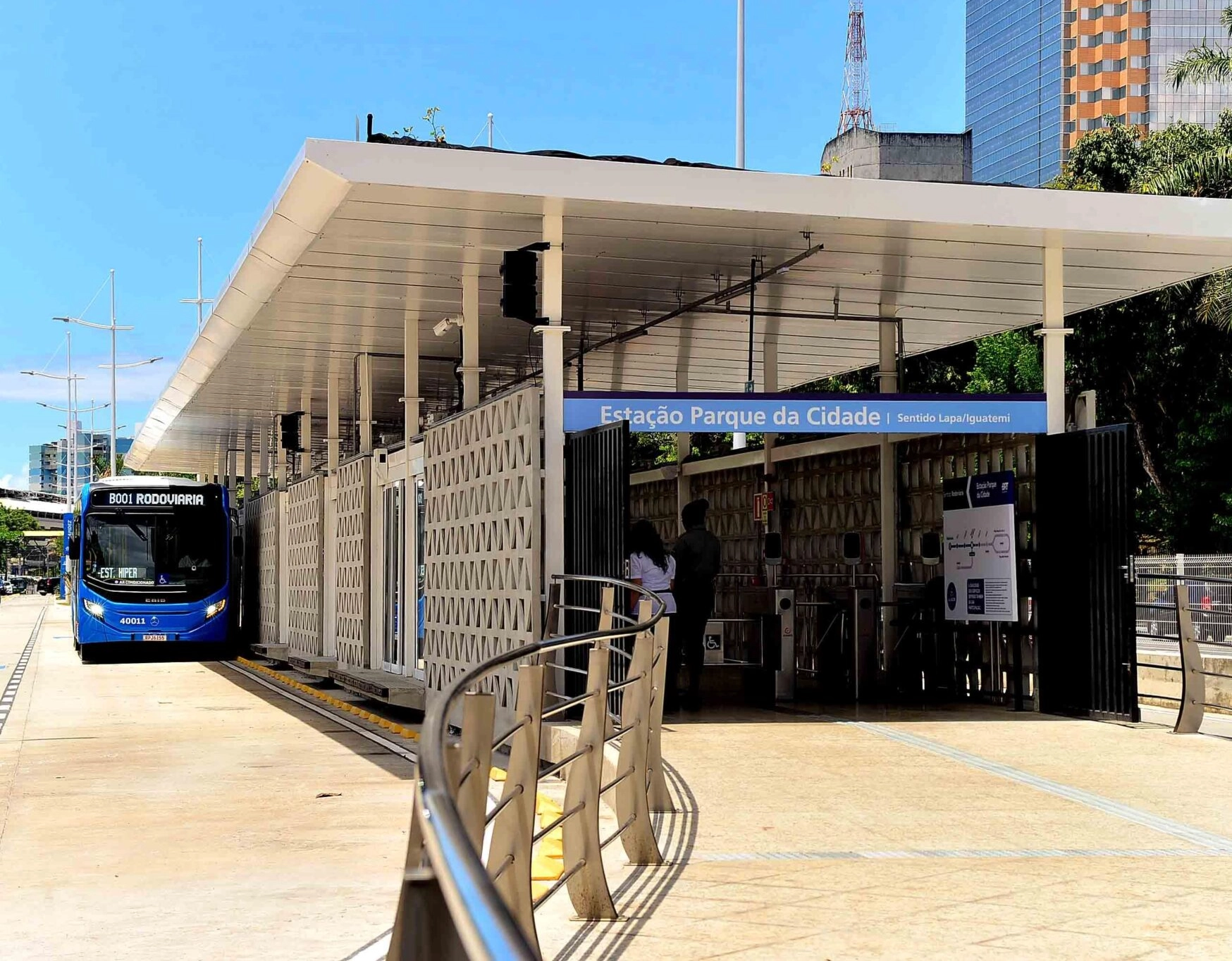 Linha do BRT ganha parada nas estações do Itaigara e Parque da Cidade; saiba mais