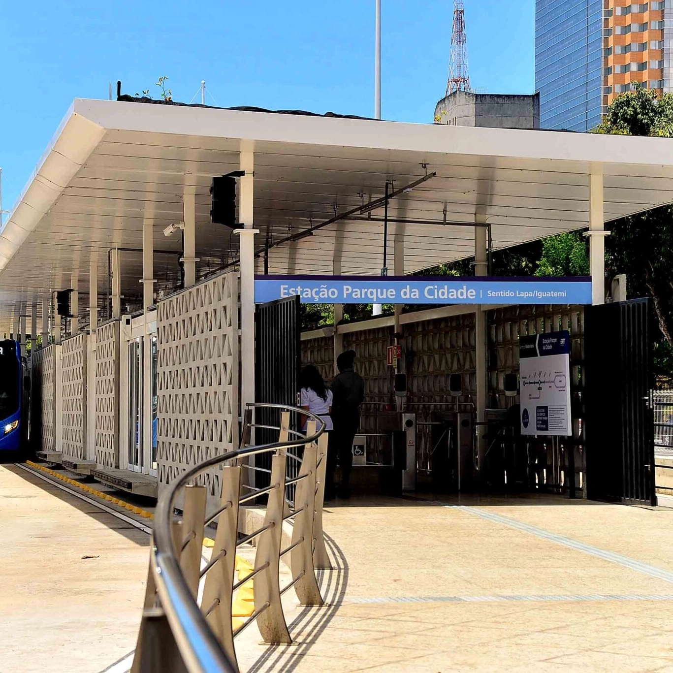 Linha do BRT ganha parada nas estações do Itaigara e Parque da Cidade; saiba mais