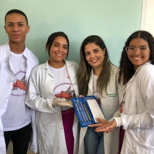 Estudantes baianos desenvolvem biocombustível a partir do tamarindo