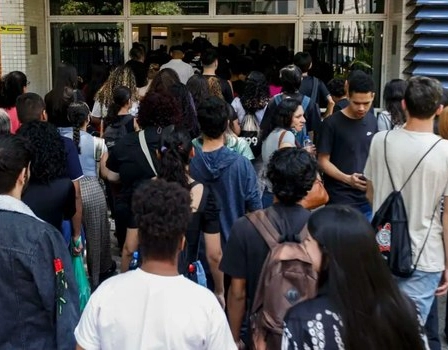 Estudantes começam a receber primeira parcela do Programa Pé-de-Meia